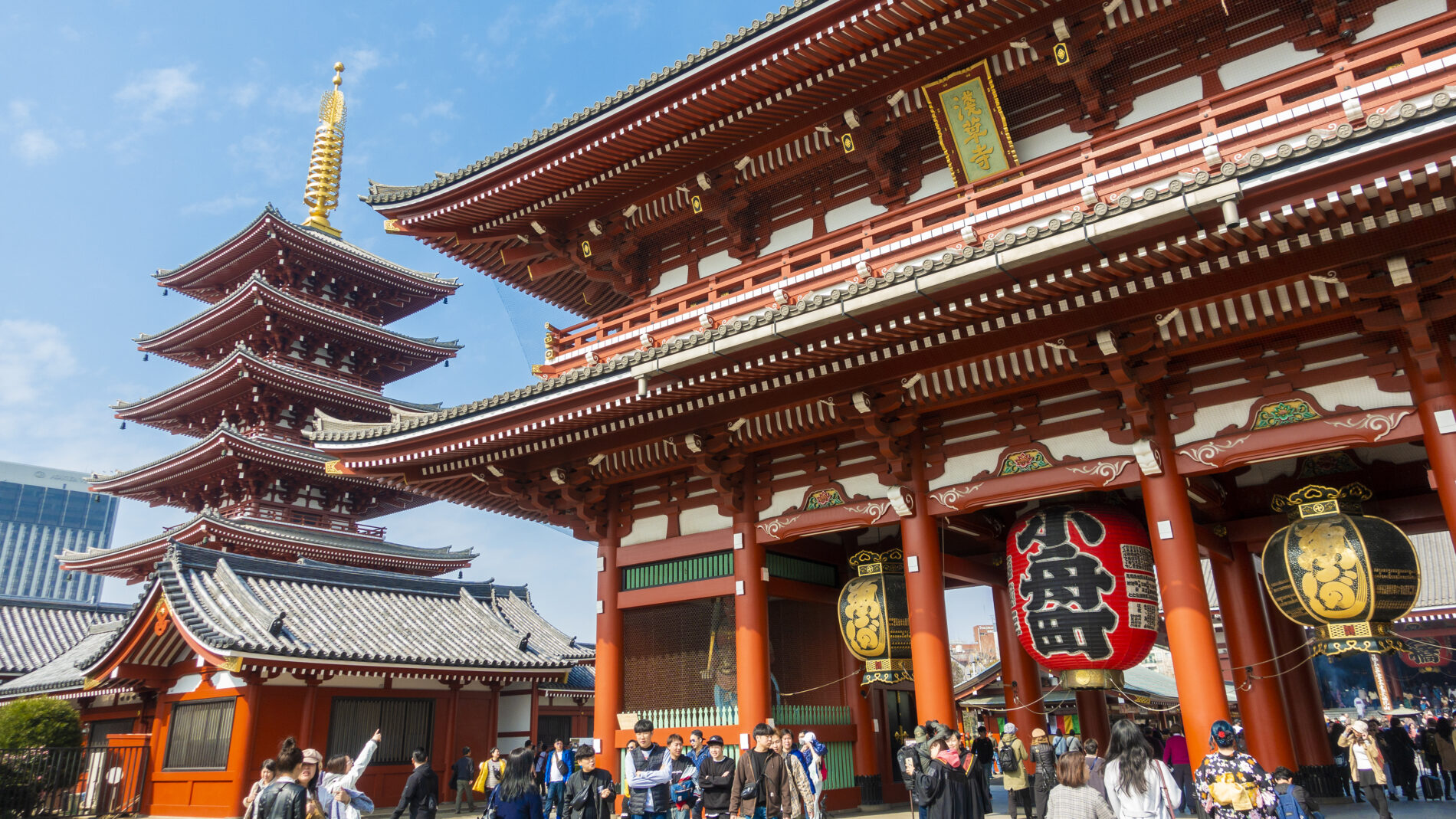 ASAKUSA TOKYO/JAPAN - 20 February 2019 : many tourist sightseeing at Senjoji giant red lantern temple landmark in Tokyo