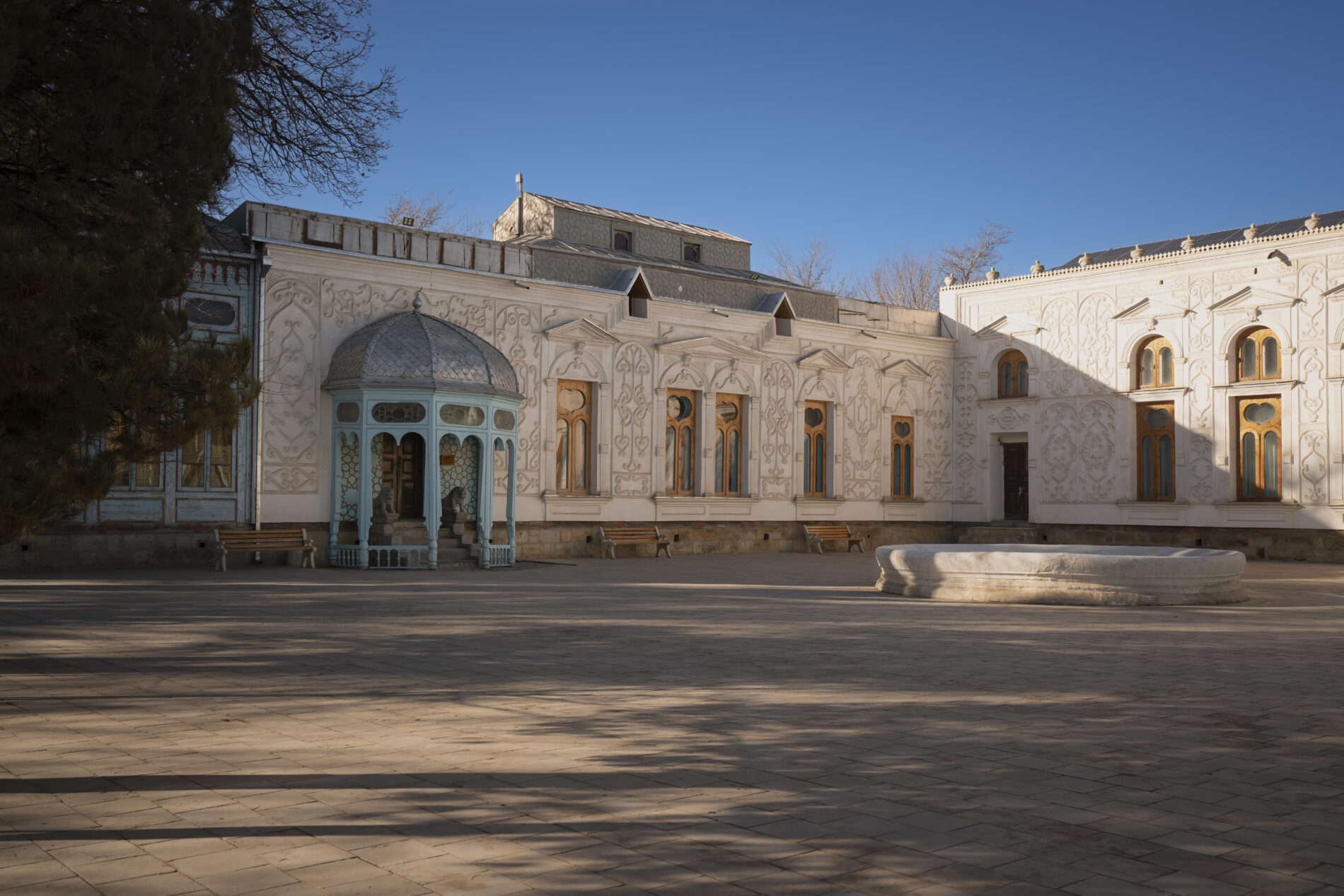 View of the building of the Sitorai Mokhi Khosa Palace, the coun